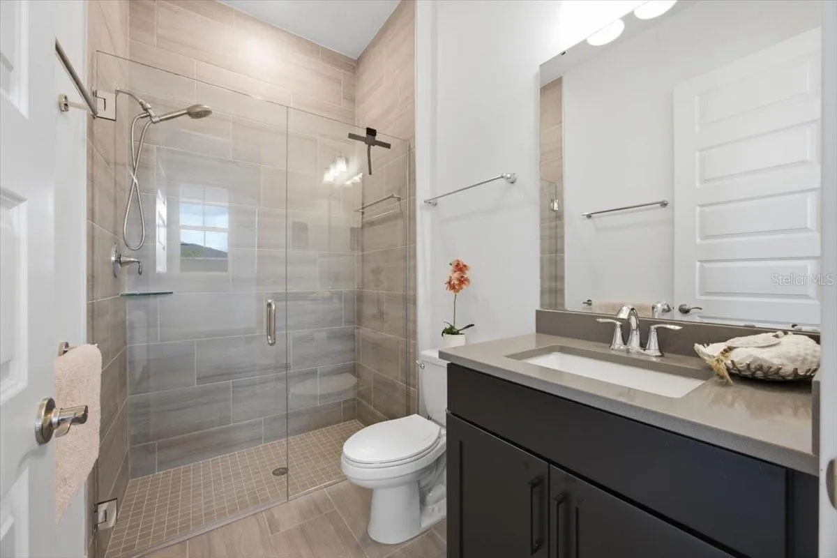 Bathroom 2 - 1st floor