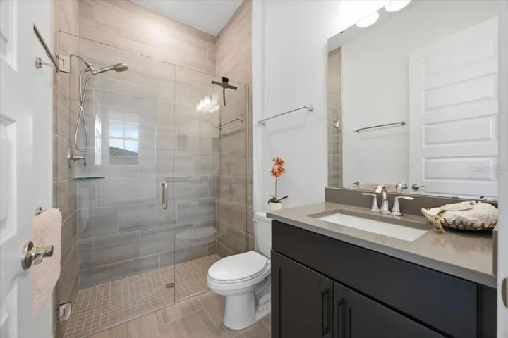 Bathroom 2 - 1st floor