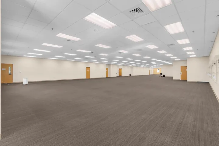 Approximately 7,000 sq. ft. of open flex space with carpet flooring