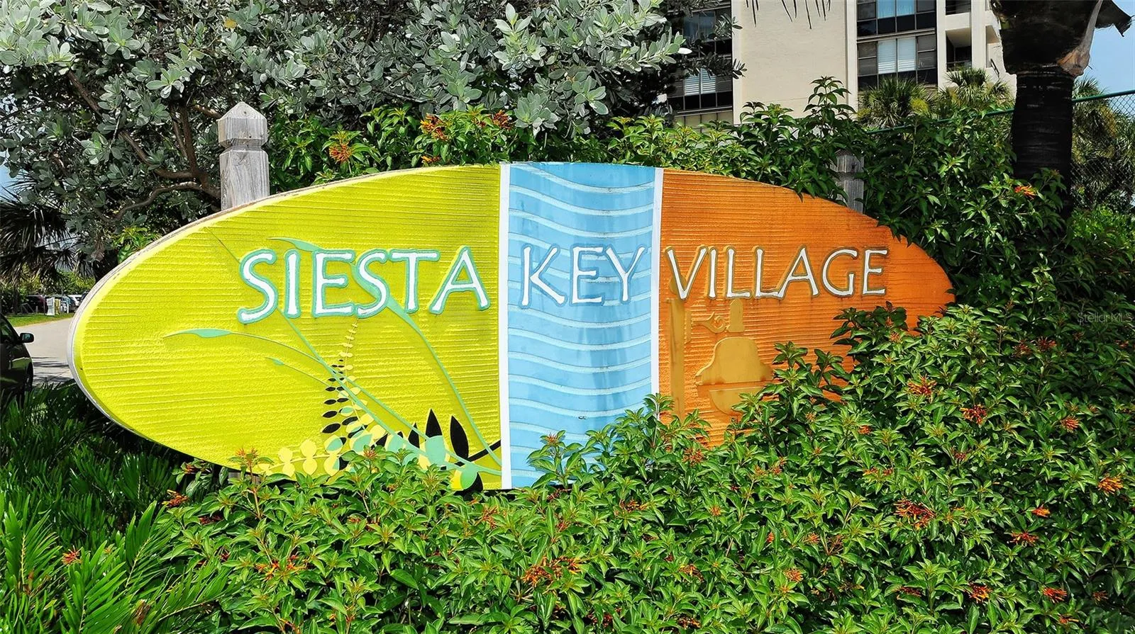 Siesta Key Village offers an array of dining, shopping and entertainment nearby.
