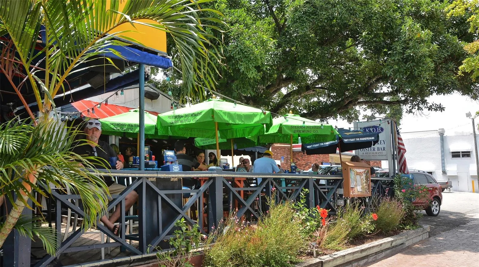 Enjoy the relaxed island atmosphere and popular destinations of Siesta Key Village.