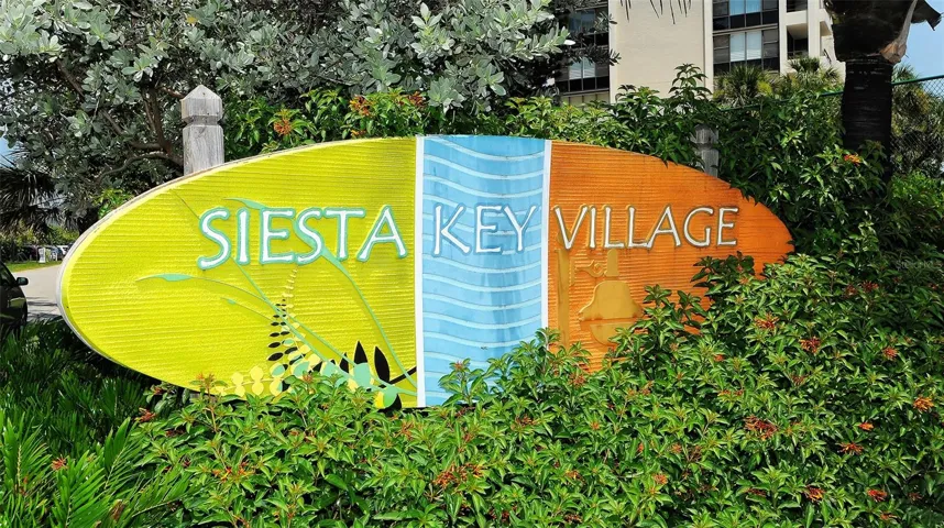 Siesta Key Village offers an array of dining, shopping and entertainment nearby.