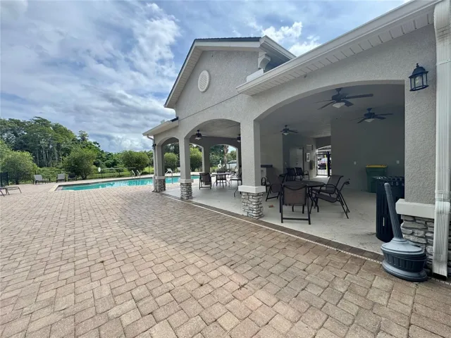 Community Pool & Lounge