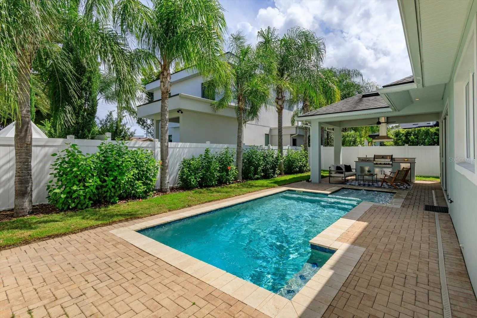 10 x 25 pool with sunshelf