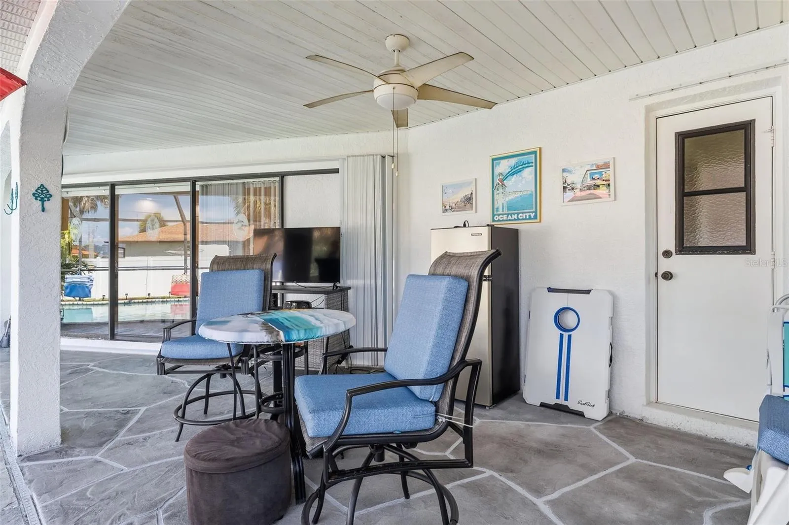 Screened in Lanai