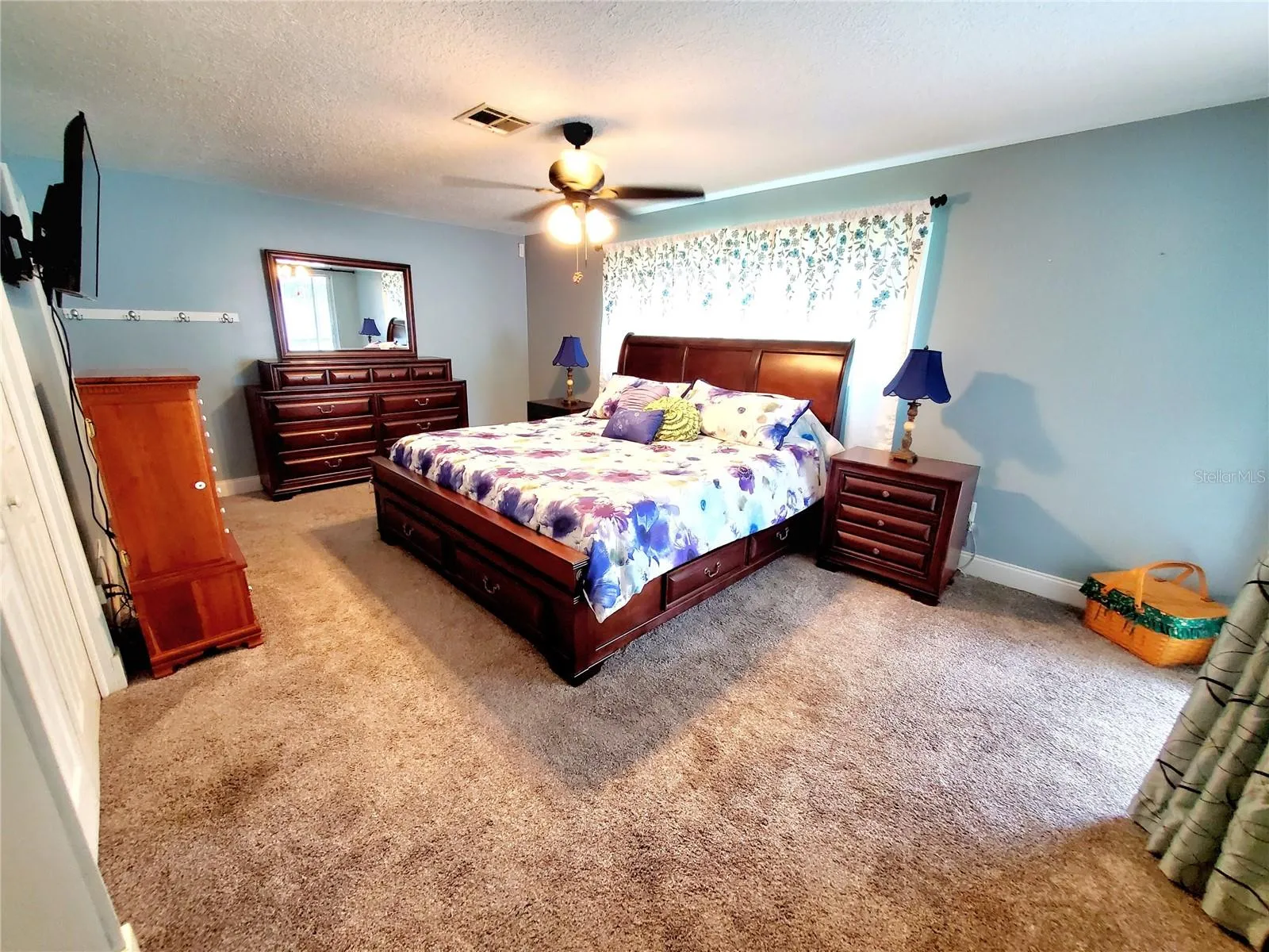 PRIMARY BEDROOM SUITE