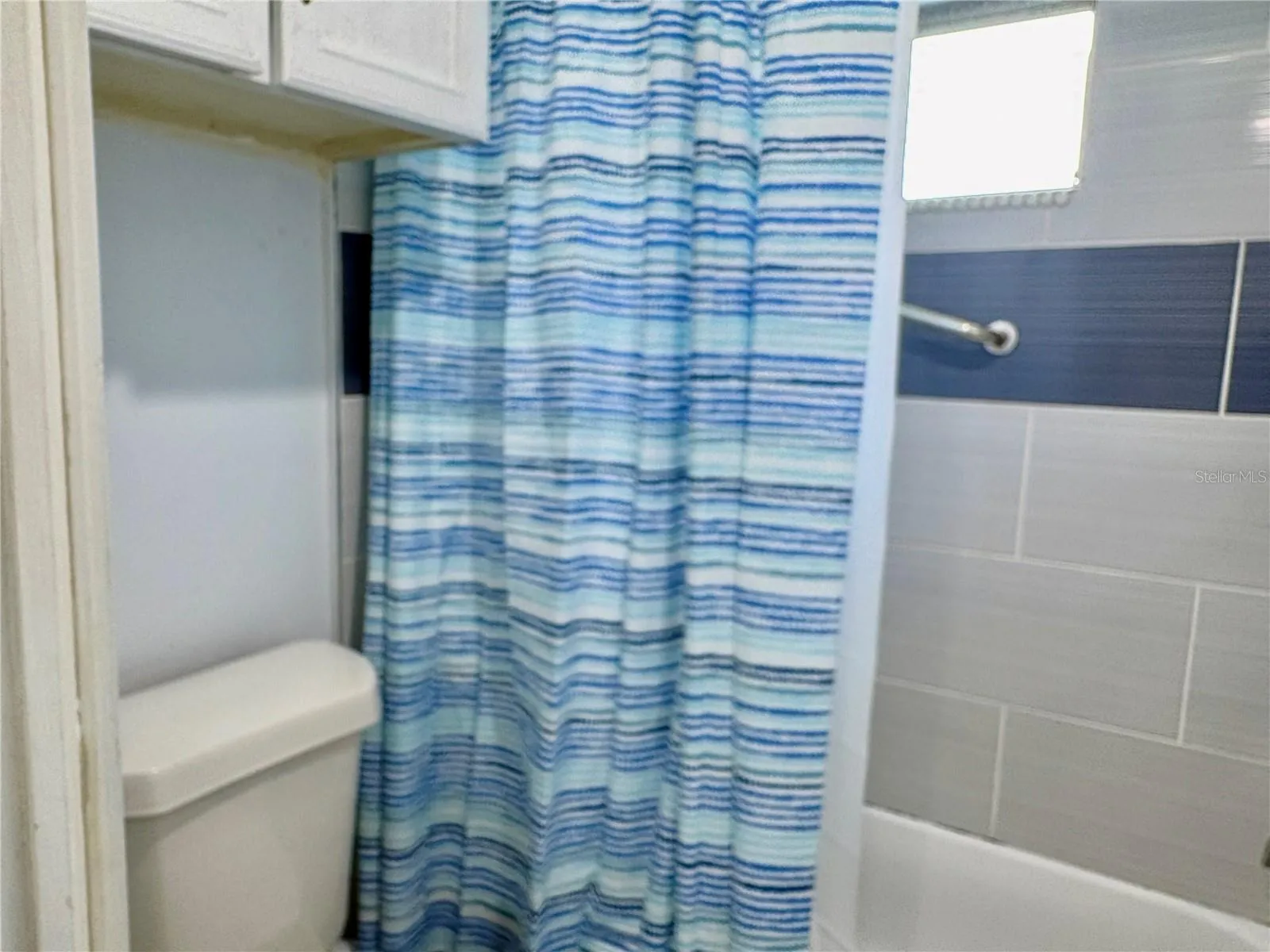 Bathroom 2 with Tub