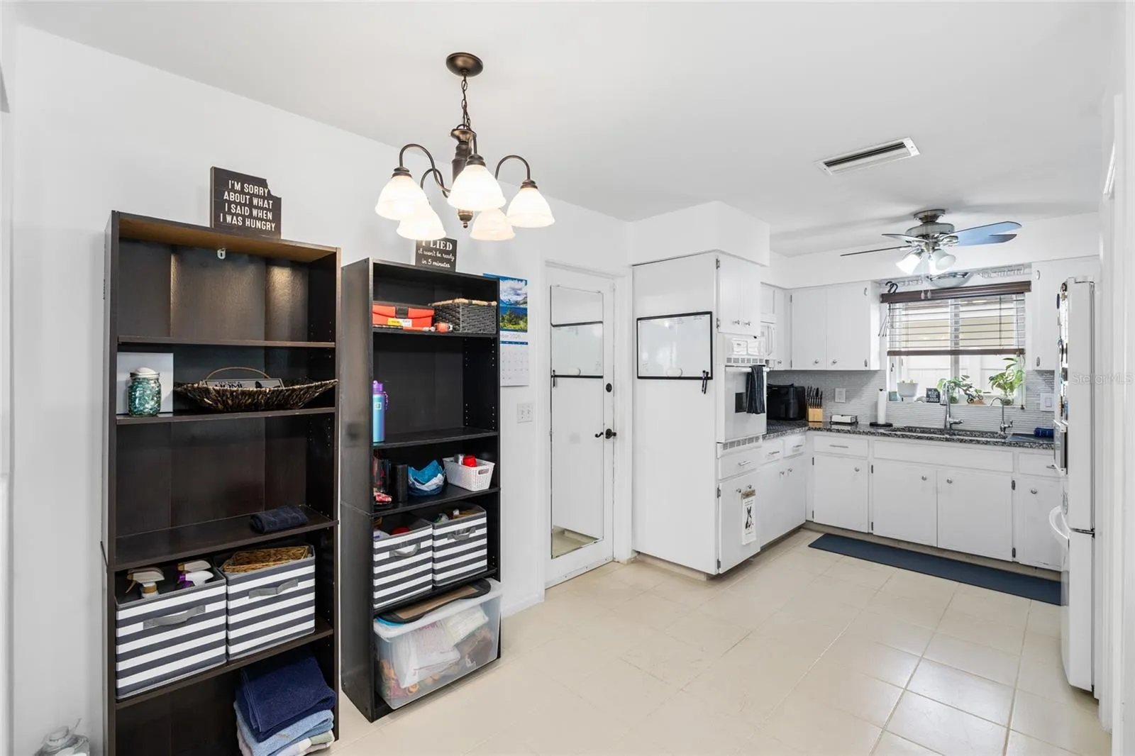 Eat-in kitchen space
