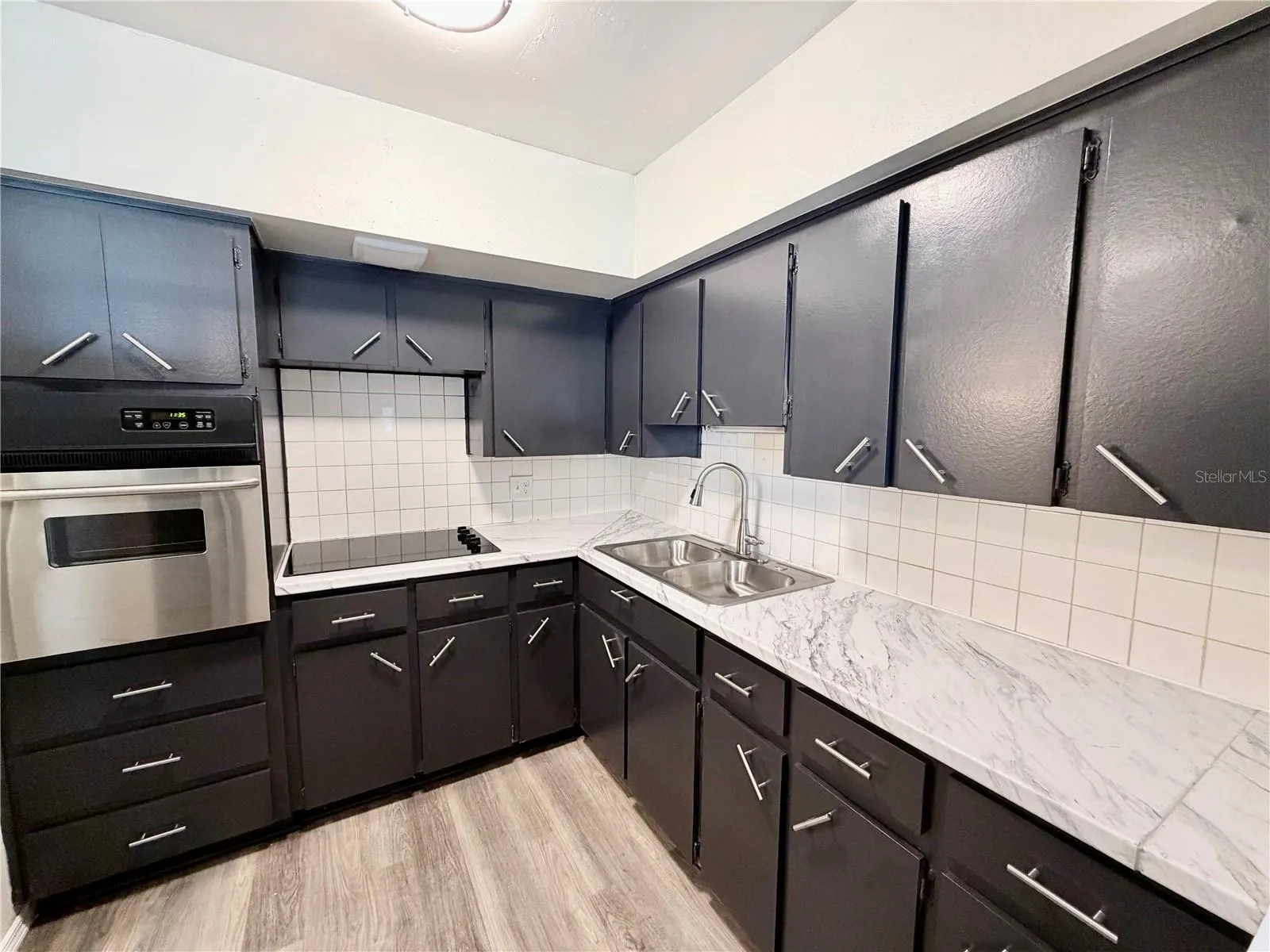 Updated wall oven, cooktop, sink and refrigerator