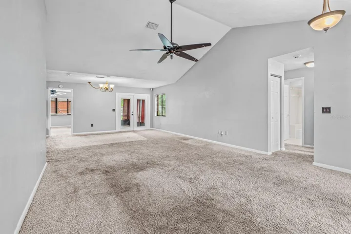 living/ dining area