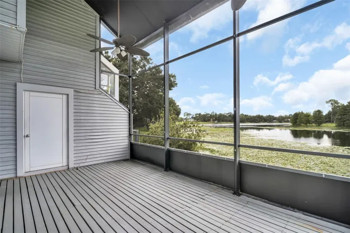 Back screened in patio overlooking Boot Lake