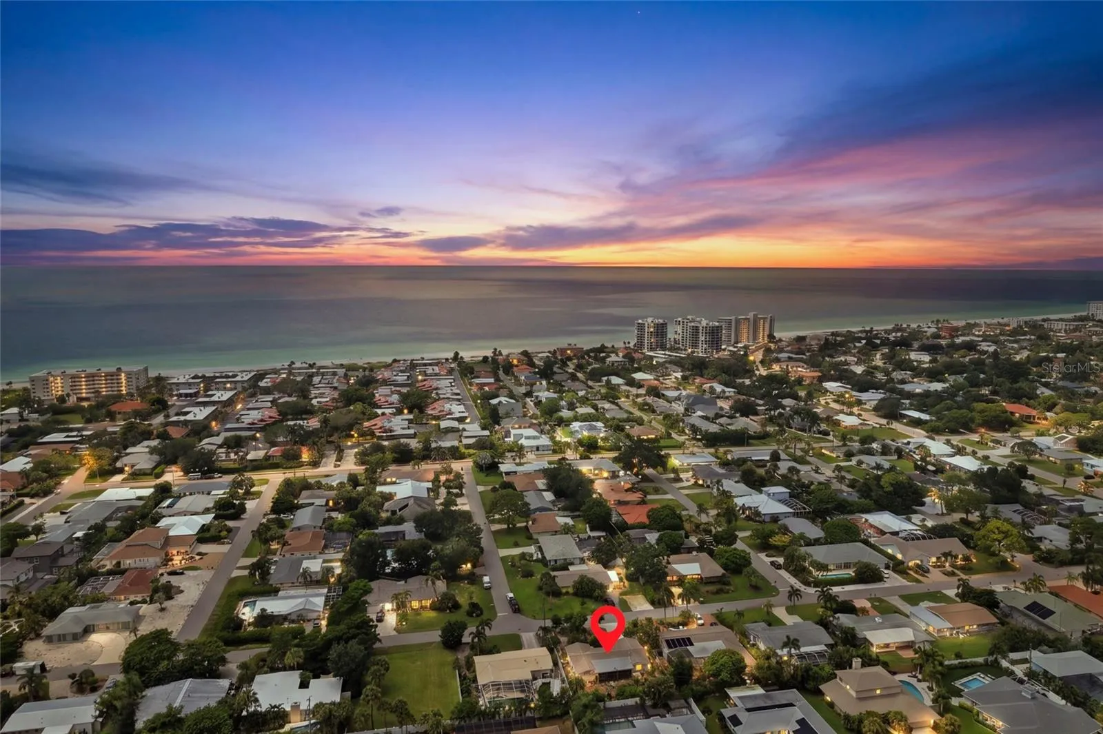 1 Mile to the beach and Downtown Venice!