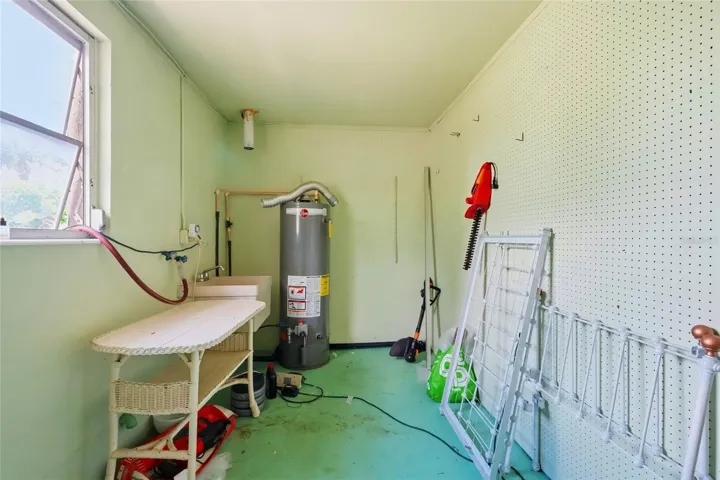Laundry/Storage area