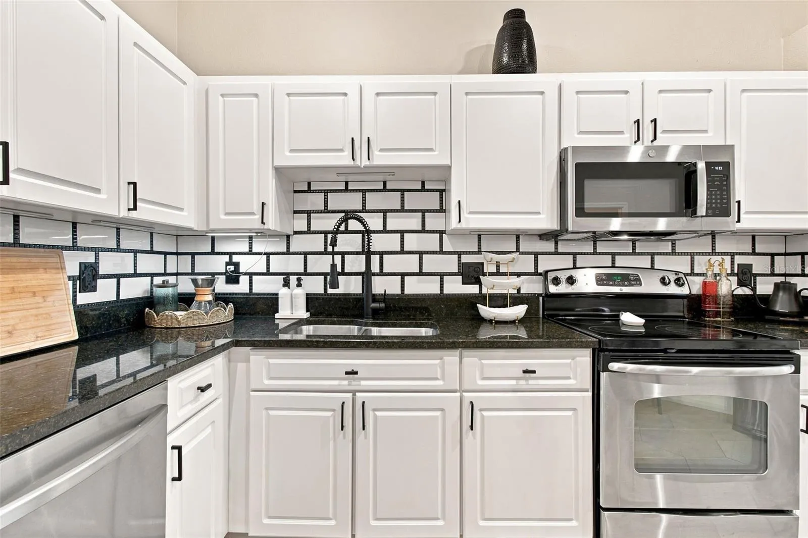 Kitchen w/Stainless Steel Appliances