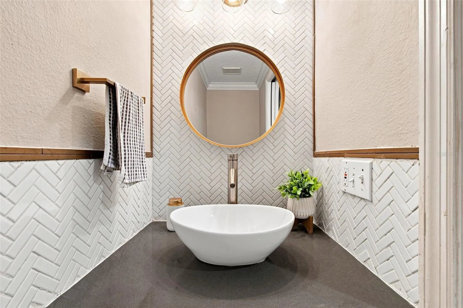 1/2 Bath