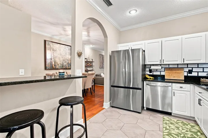Kitchen w/Crown Moulding &amp; Hexagon Tile