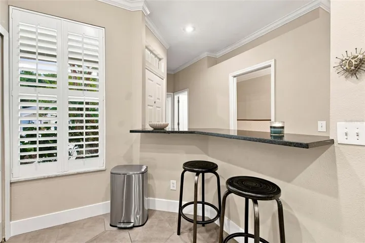Kitchen Breakfast Bar