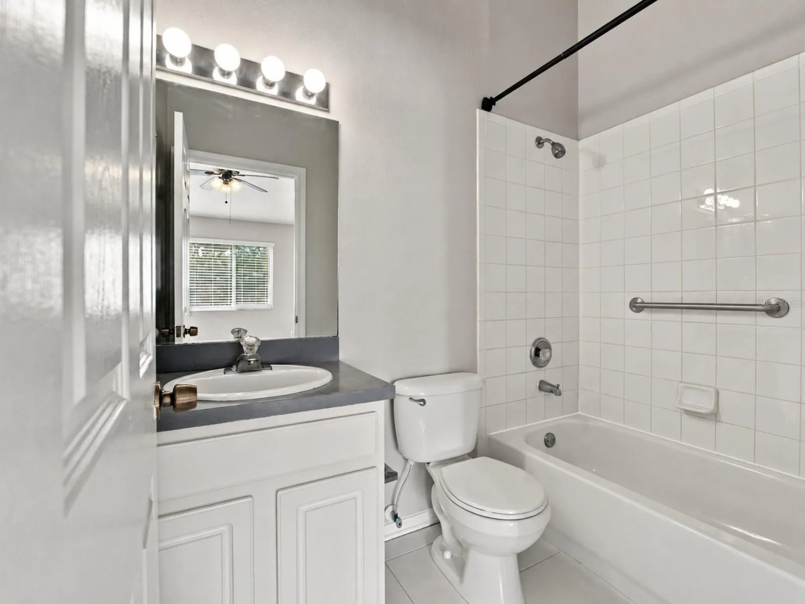 Primary Bedroom En-Suite Bathroom