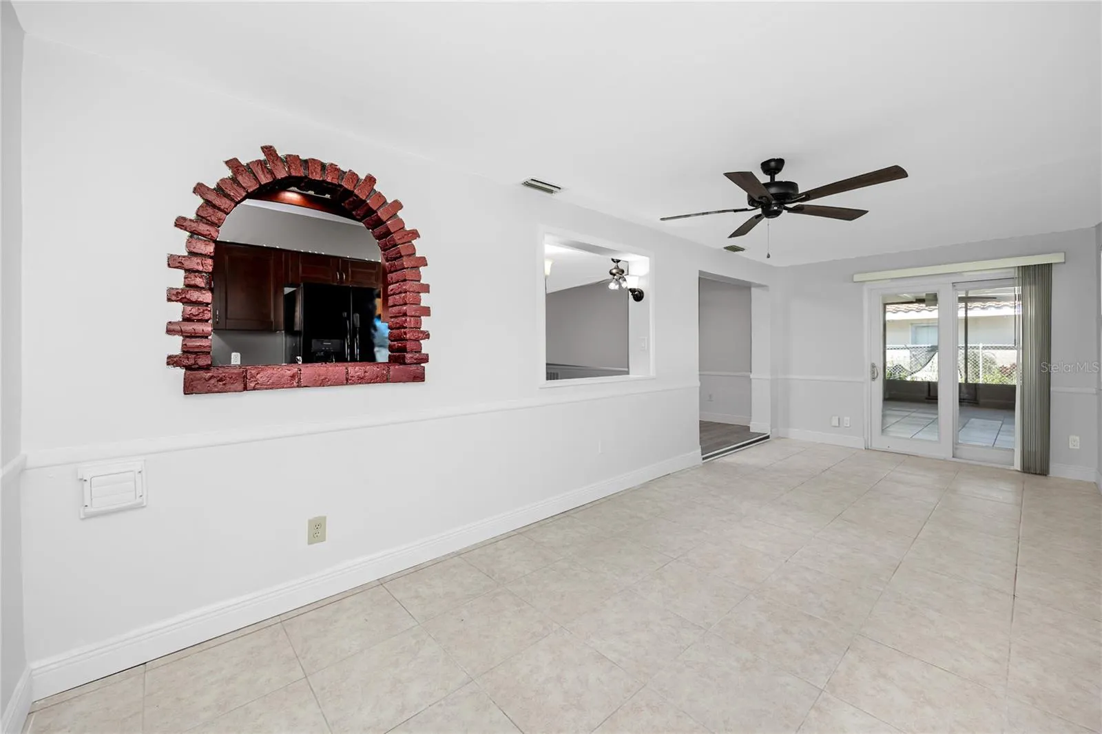 Florida room leading to the screend porch with sliding glass door.