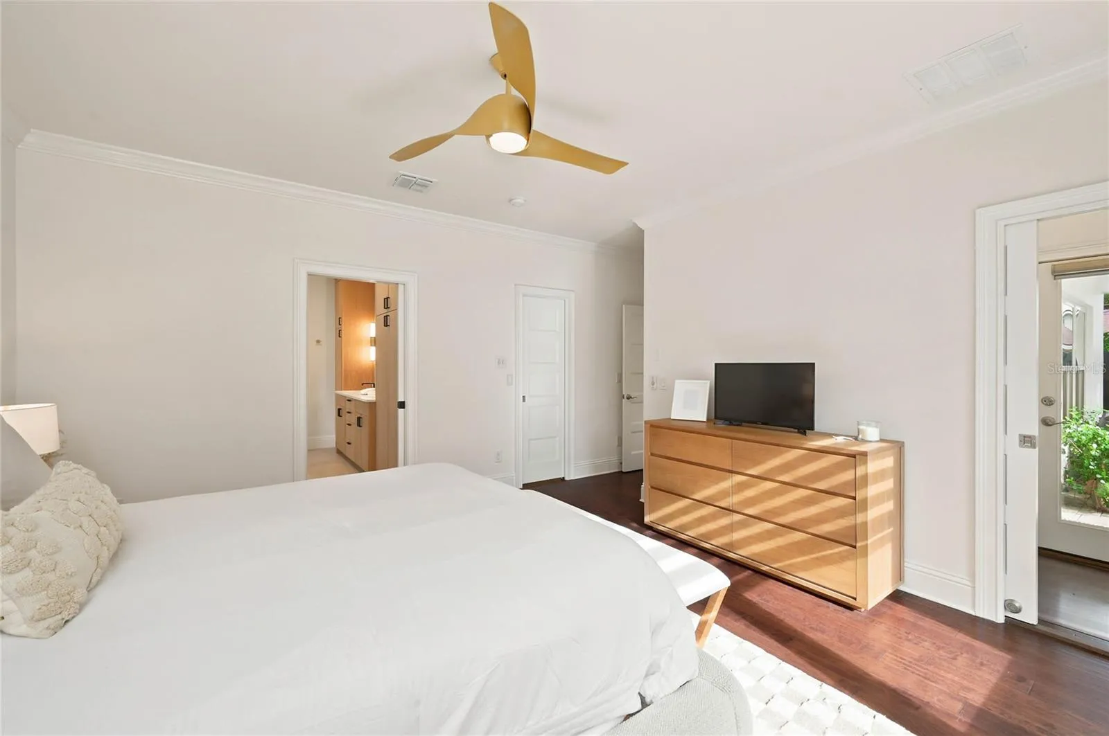 Owners suite to bath