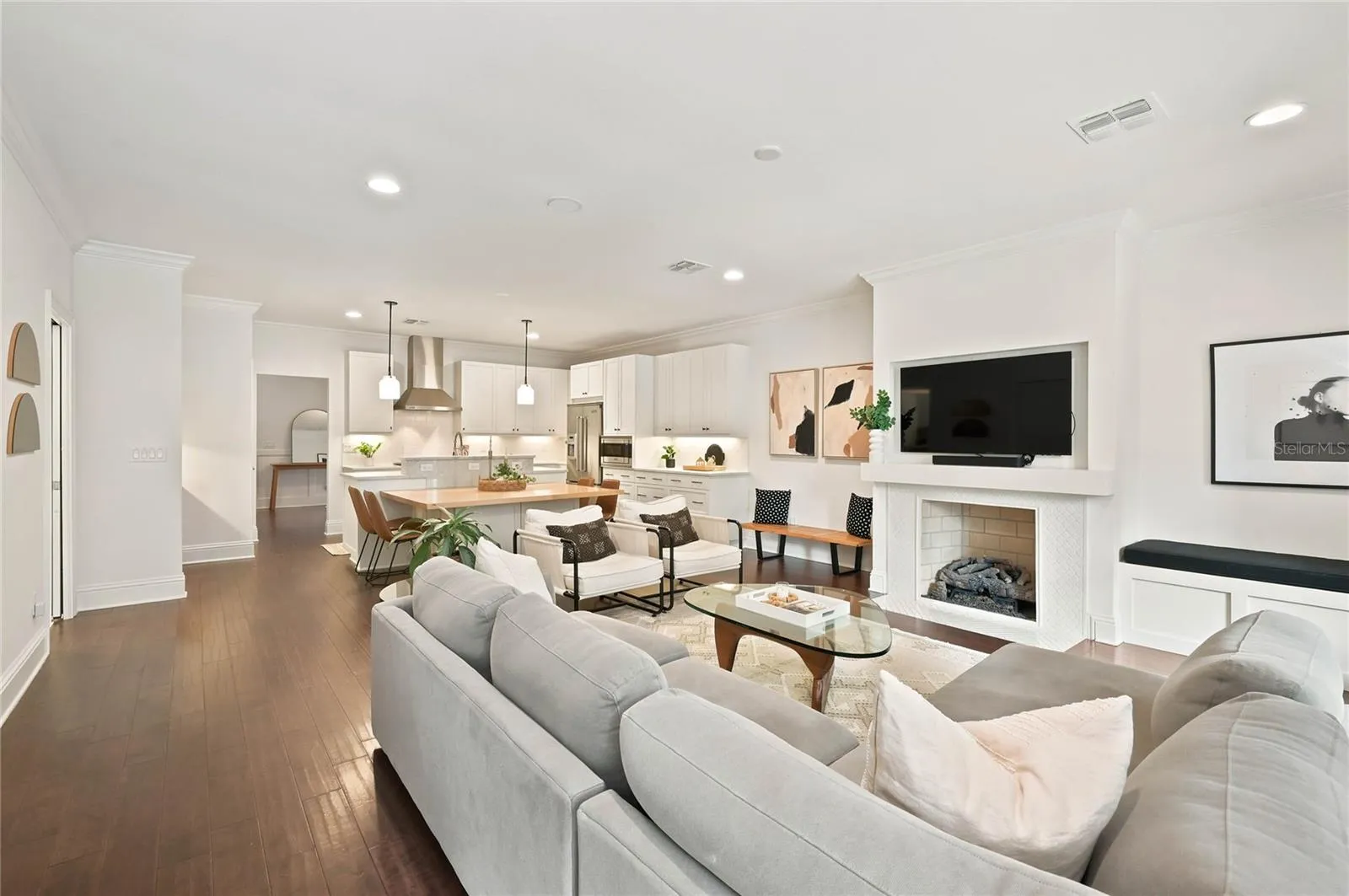 Family to Kitchen