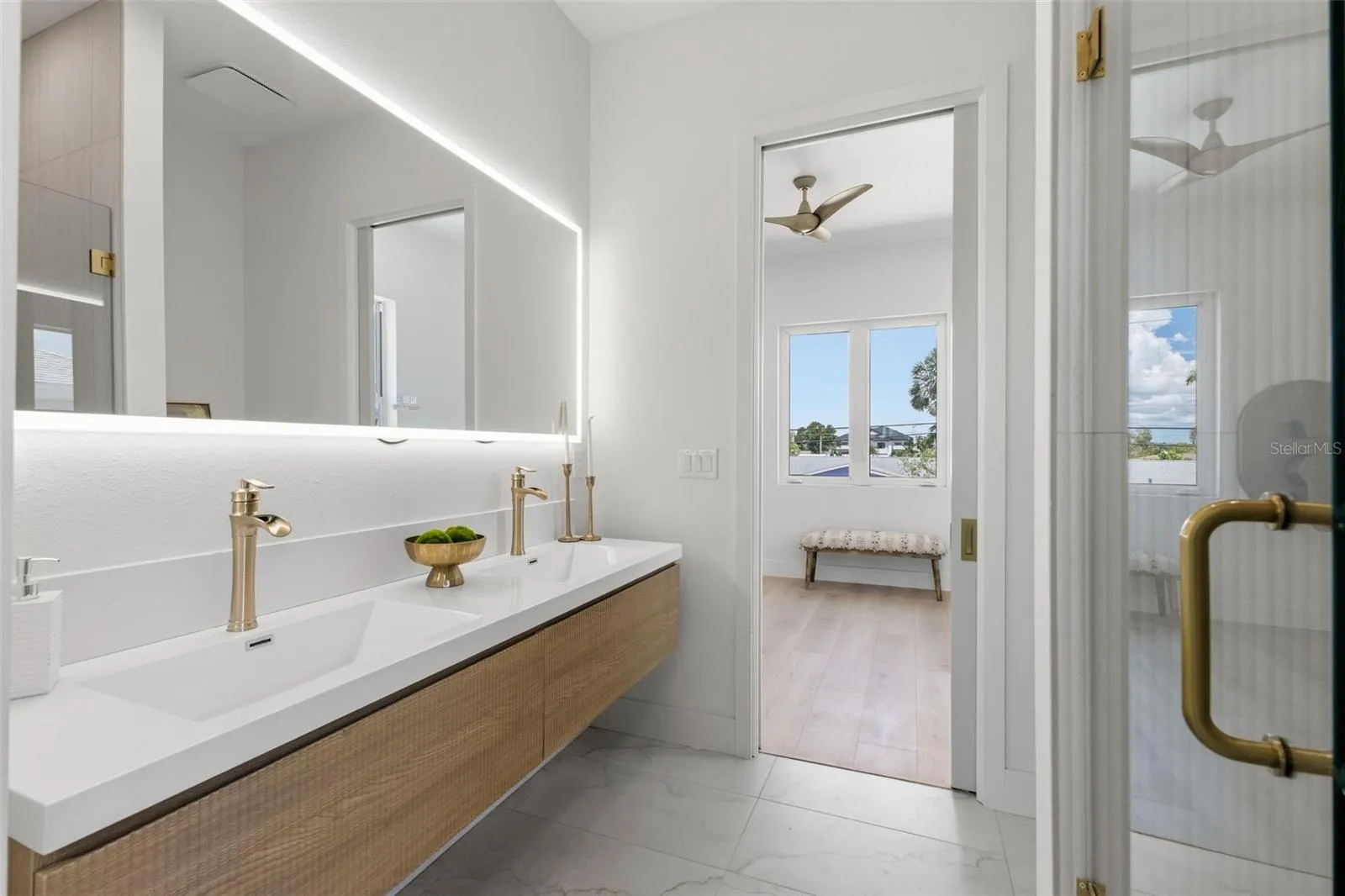jack and jill bathroom