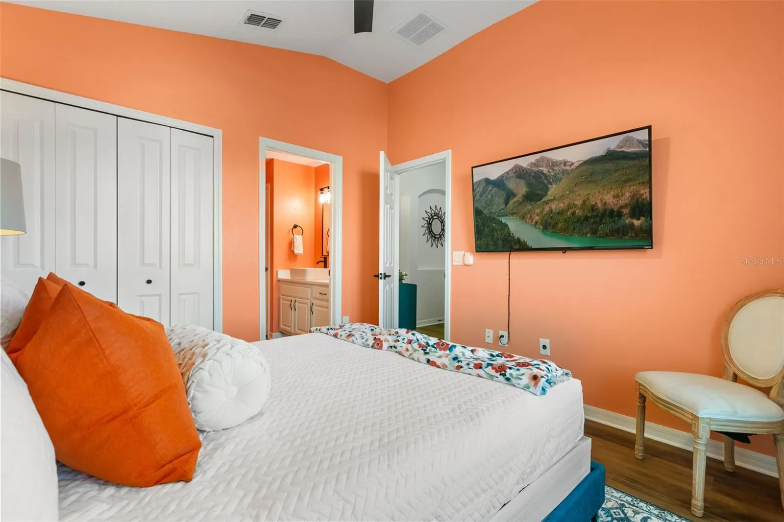 BEDROOM 2