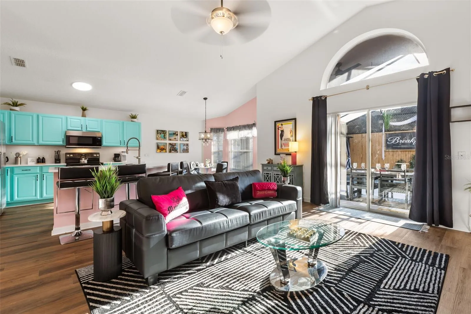 SPACIOUS LIVING AREA