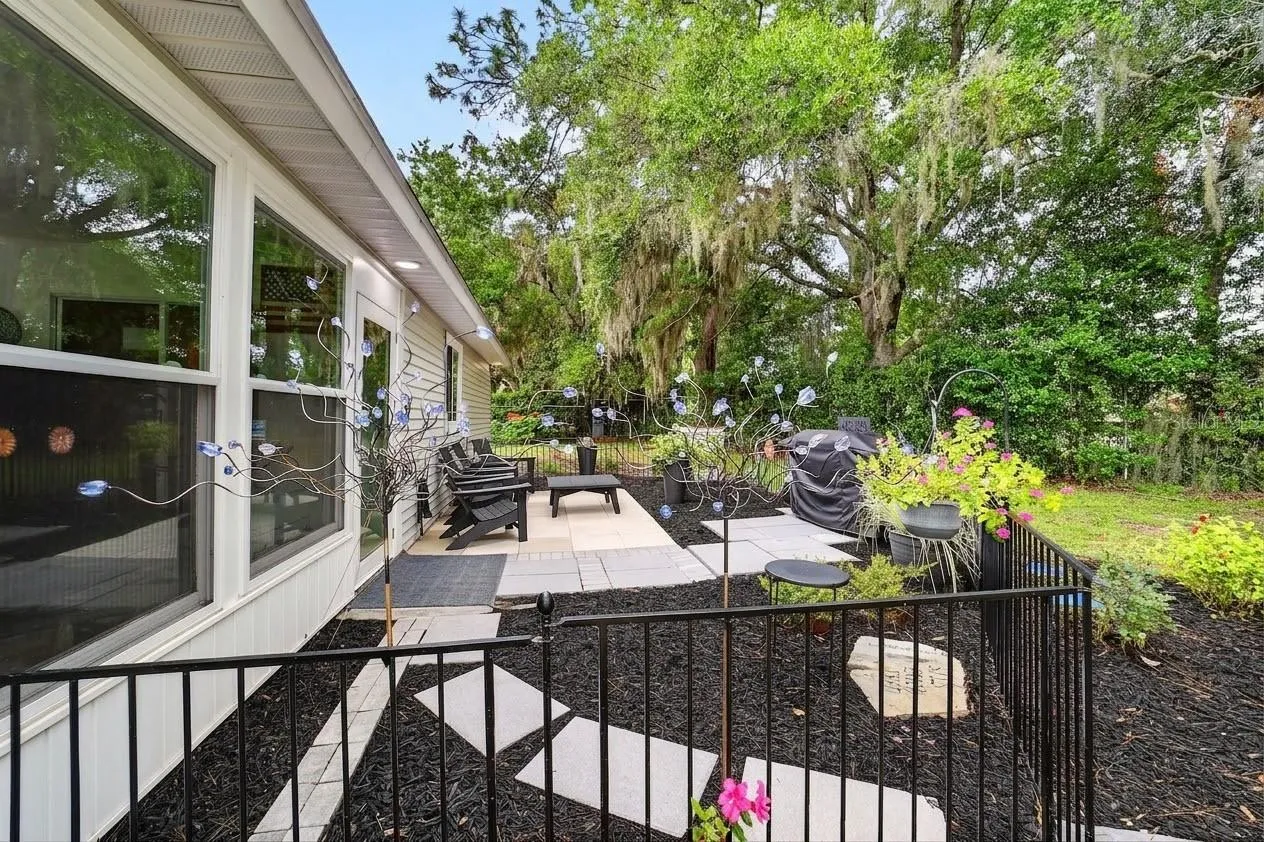 Pet friendly yard,home and community. GO SEE THE DOG PARK