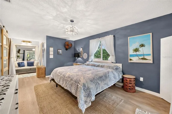 Enjoy everyday with the added storage in the HOLLYWOOD Closest