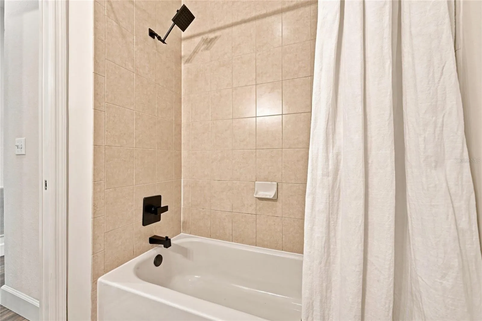 Guest bathroom with tub/shower combination