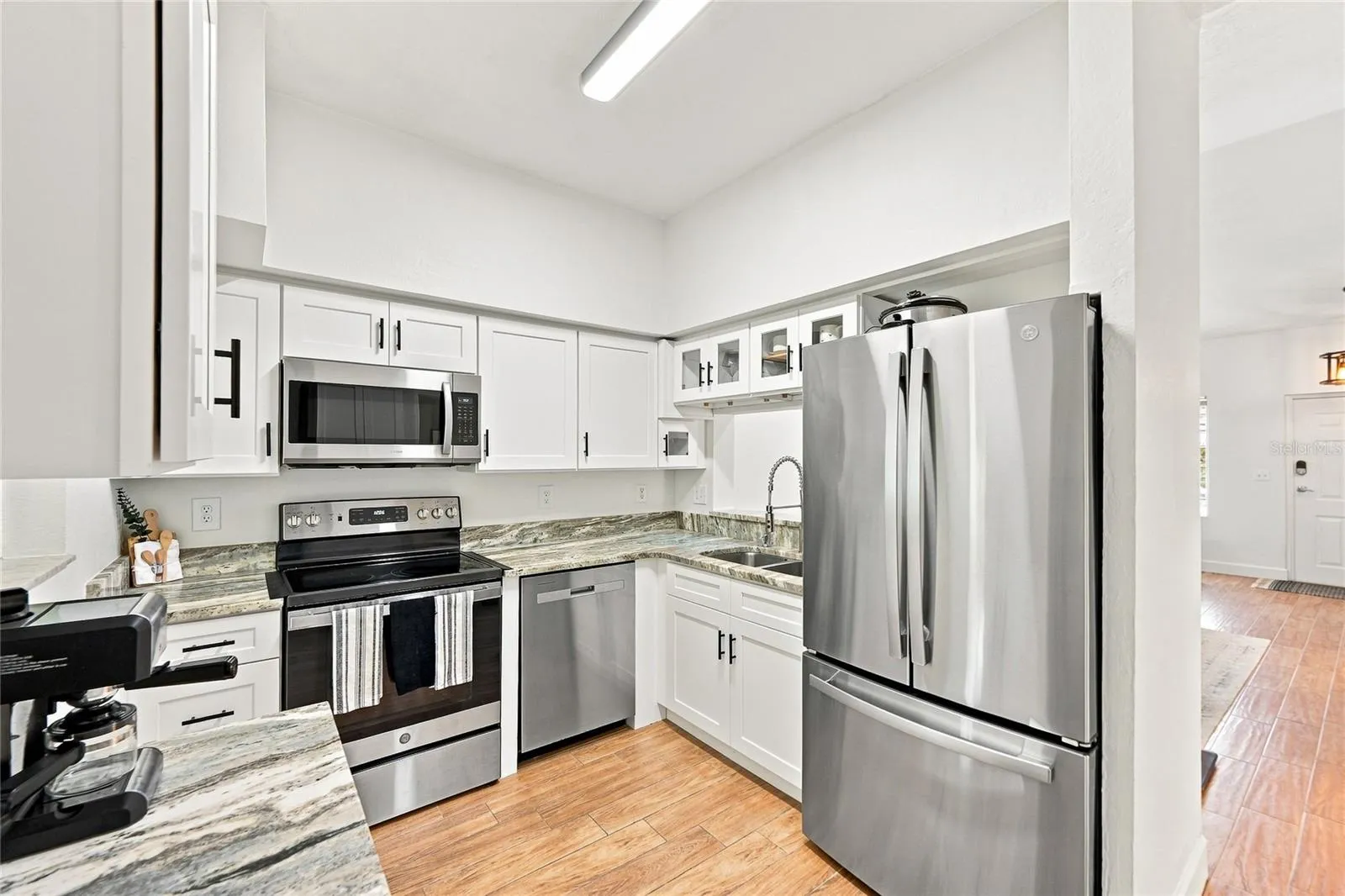 Updated kitchen with lots of cabinets & stainless steel appliances