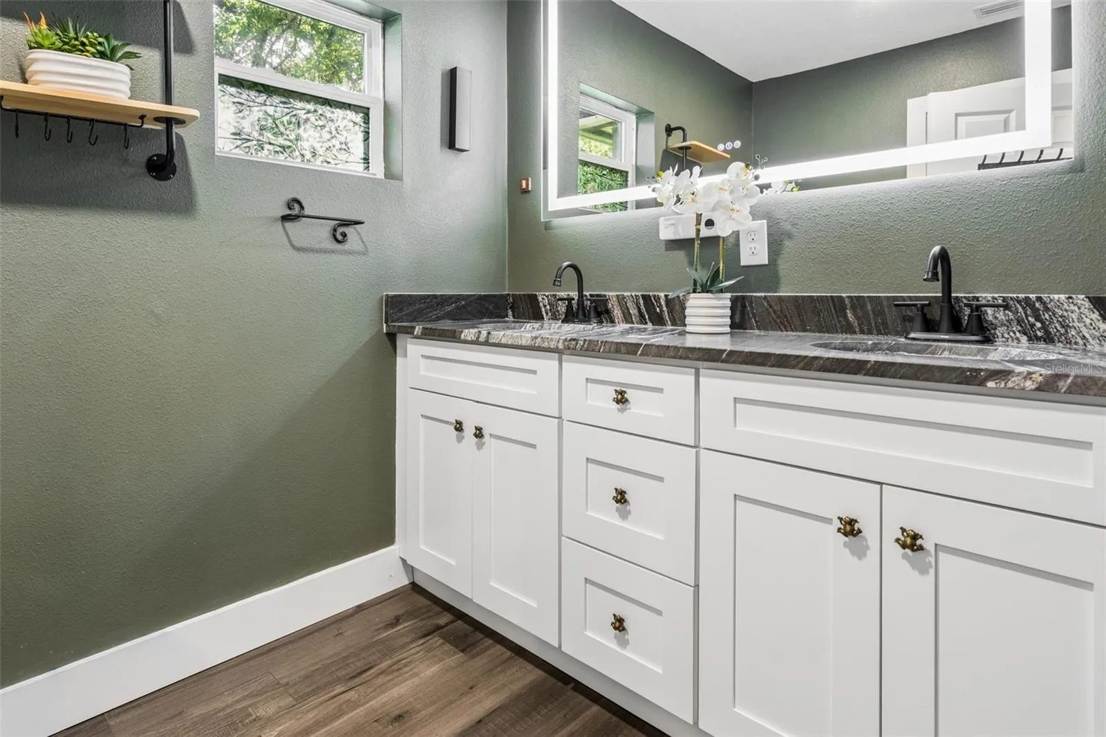 Primary EnSuite Bath
