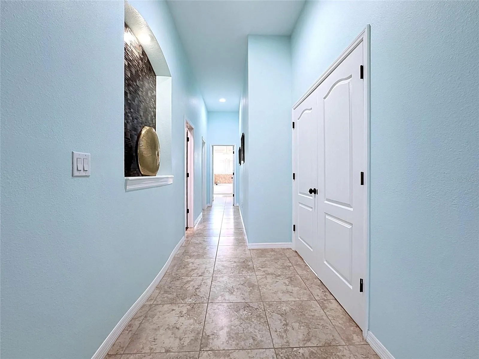 Long Hallway from Private Prim BD to Prim Bath