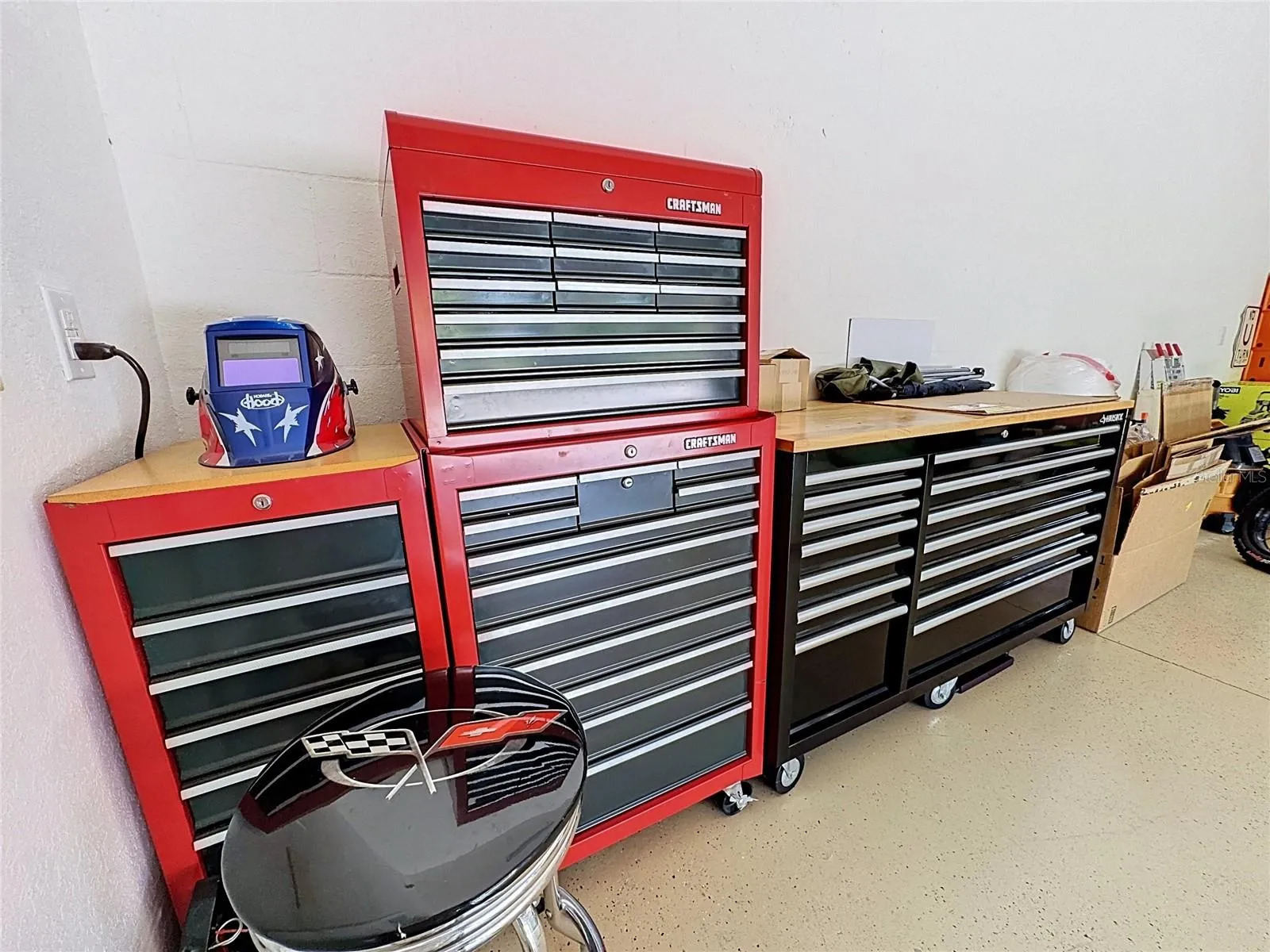 Calling all Car lovers!!  Perfect garage to work in