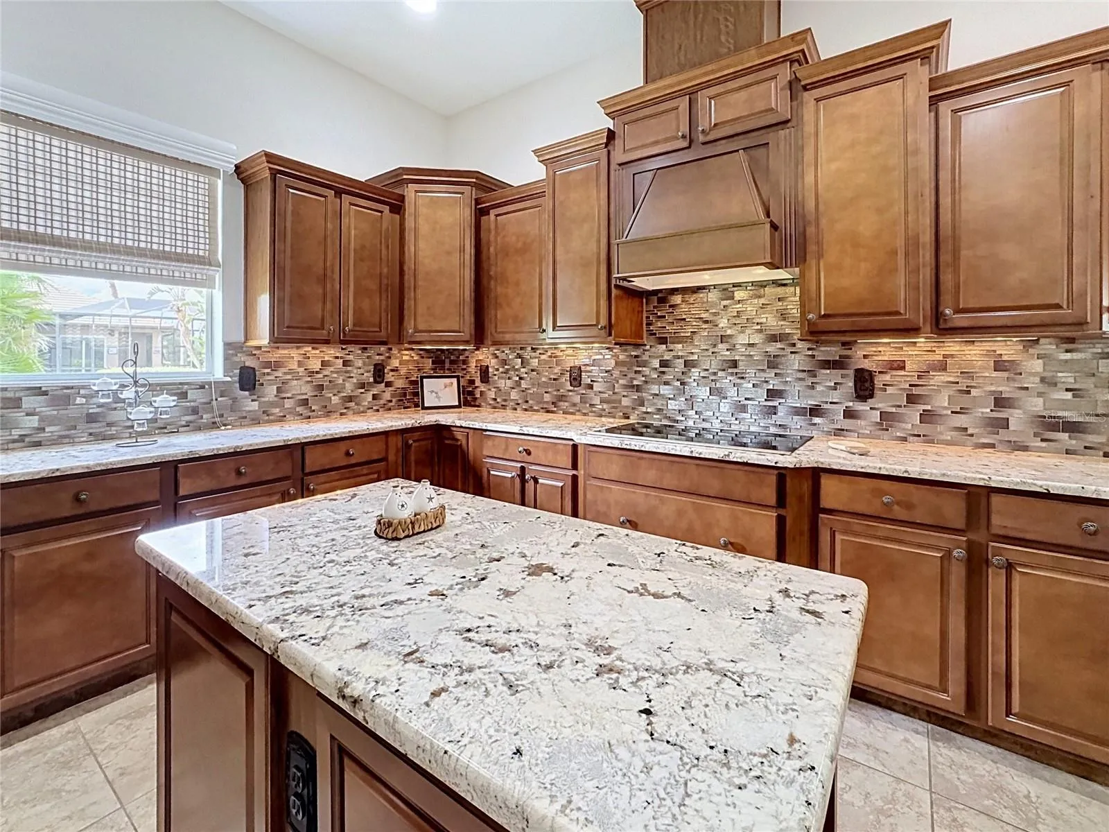 Kitchen Island w/ Upgraded Granite