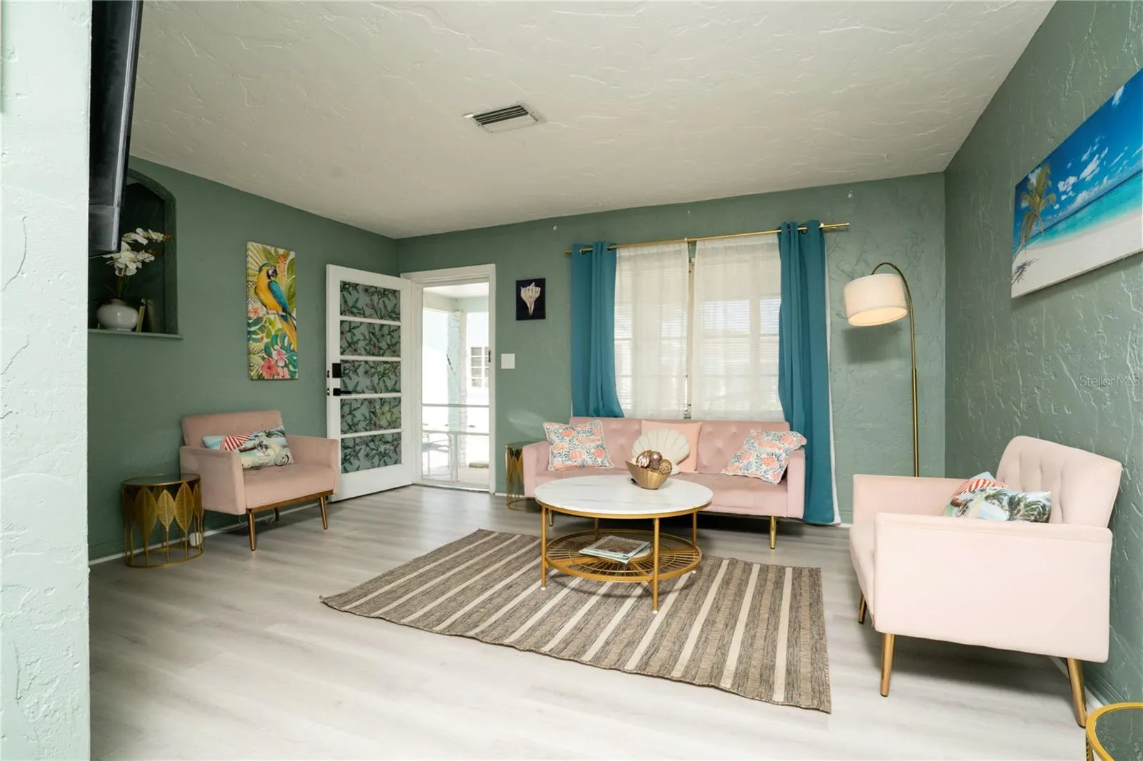 5029 Unit 5 - living room