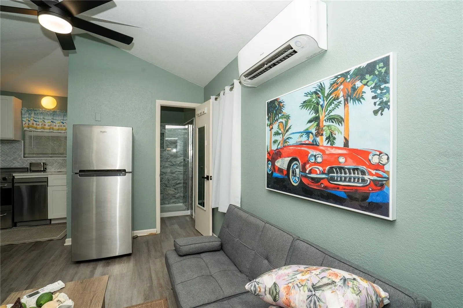 Unit 7 cottage - living area