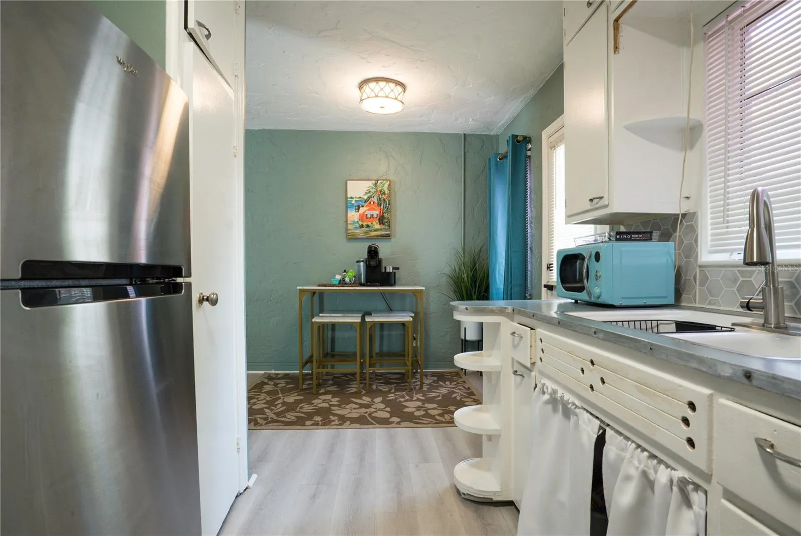 5029 Unit 5 - kitchen