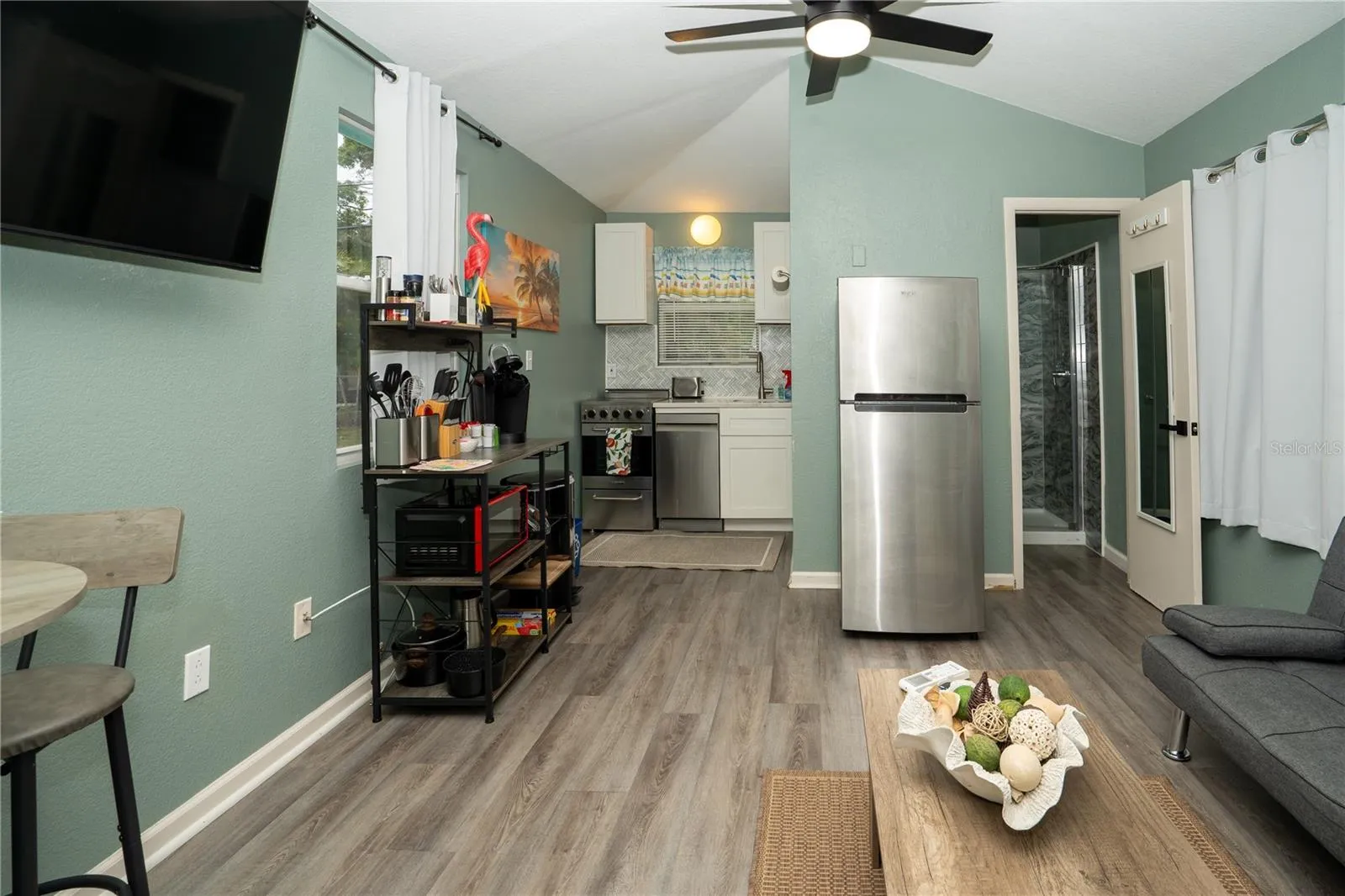 Unit 7 cottage - living area and kitchen