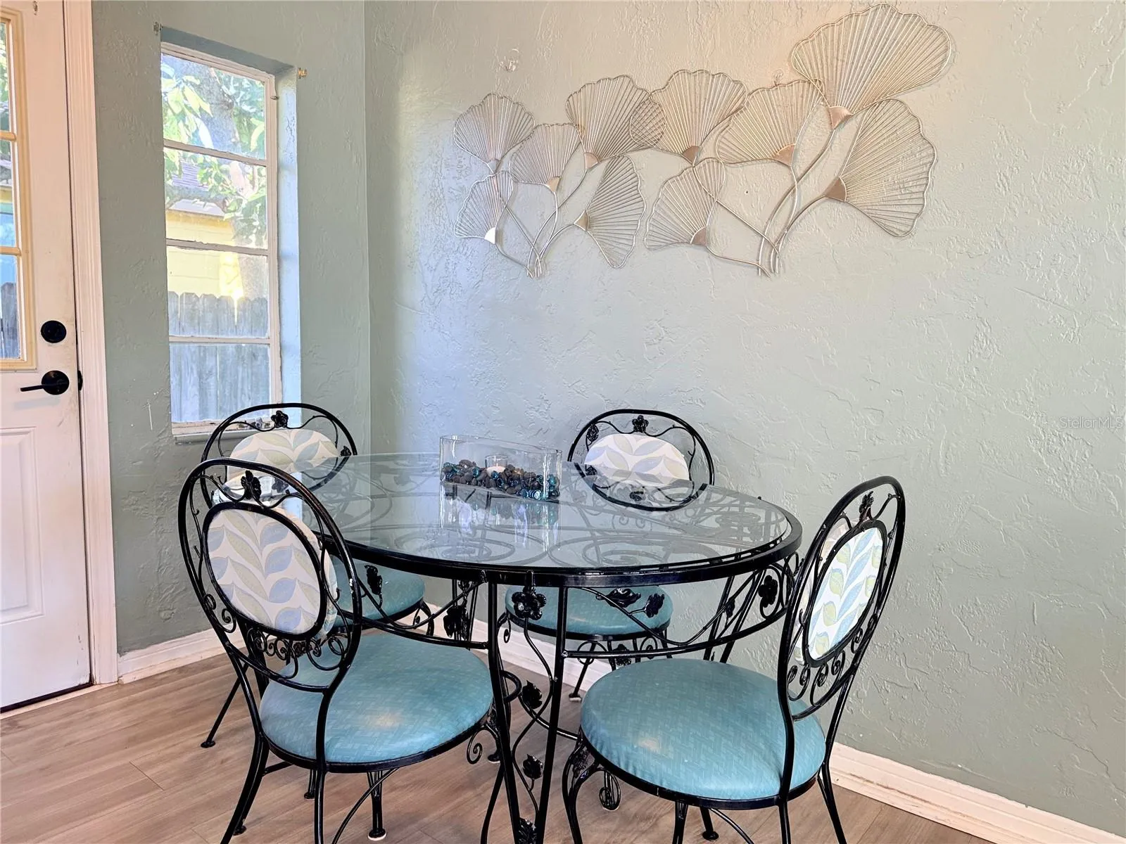 5025 Unit 2 - dining nook