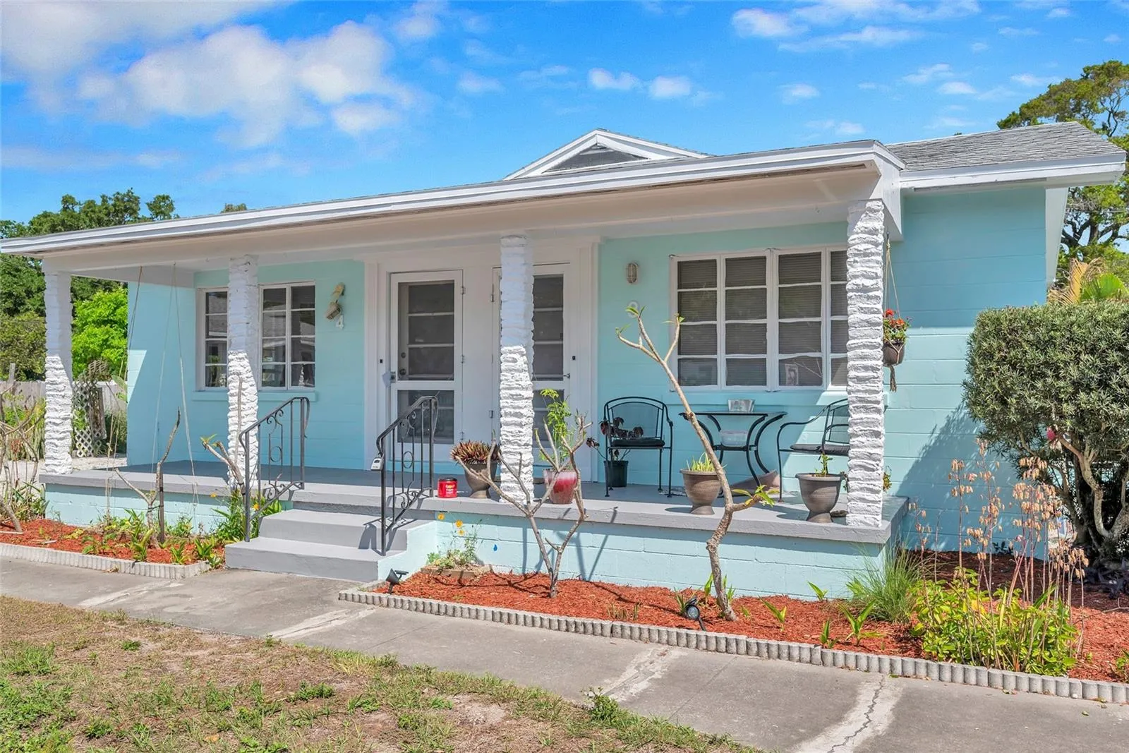 5027 duplex (Units 3/4) - front view