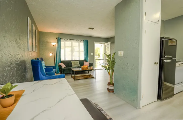 5029 Unit 6 - living room and kitchen