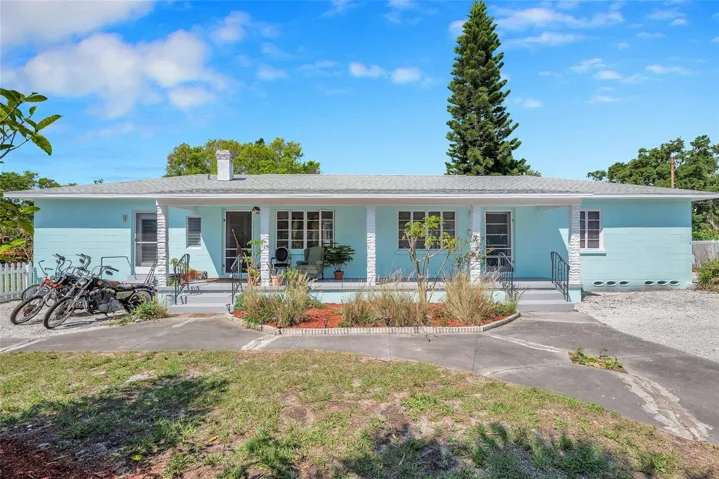 5029 duplex (Units 5/6) - front view with off-street parking
