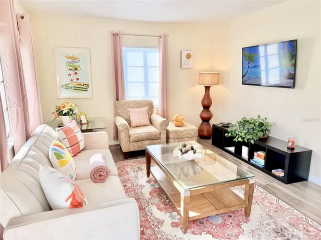 5027 Unit 4 - living room