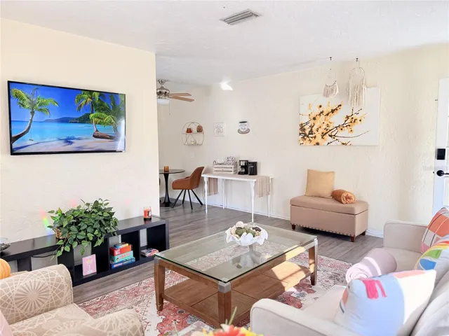 5027 Unit 4 - living and dining area
