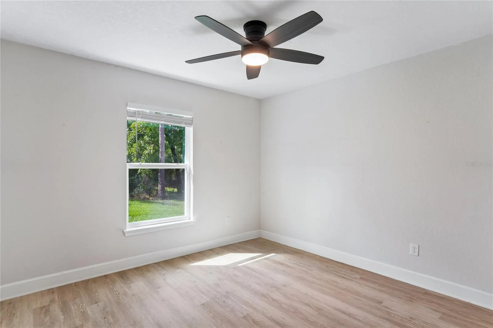 3rd bedroom (back)