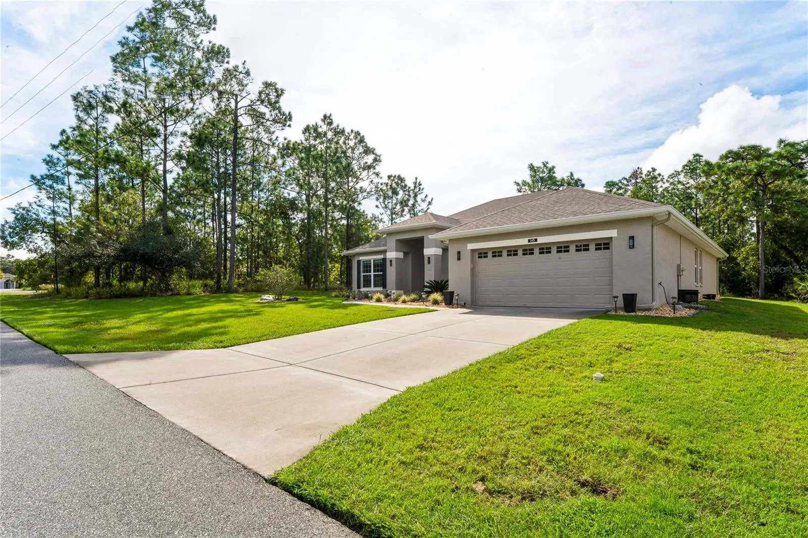 Nice wide driveway