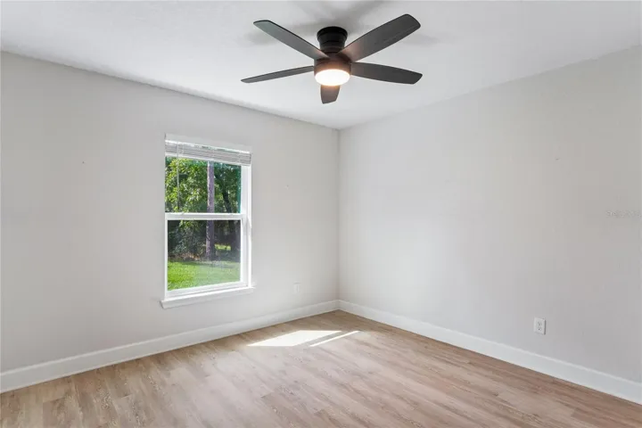 3rd bedroom (back)