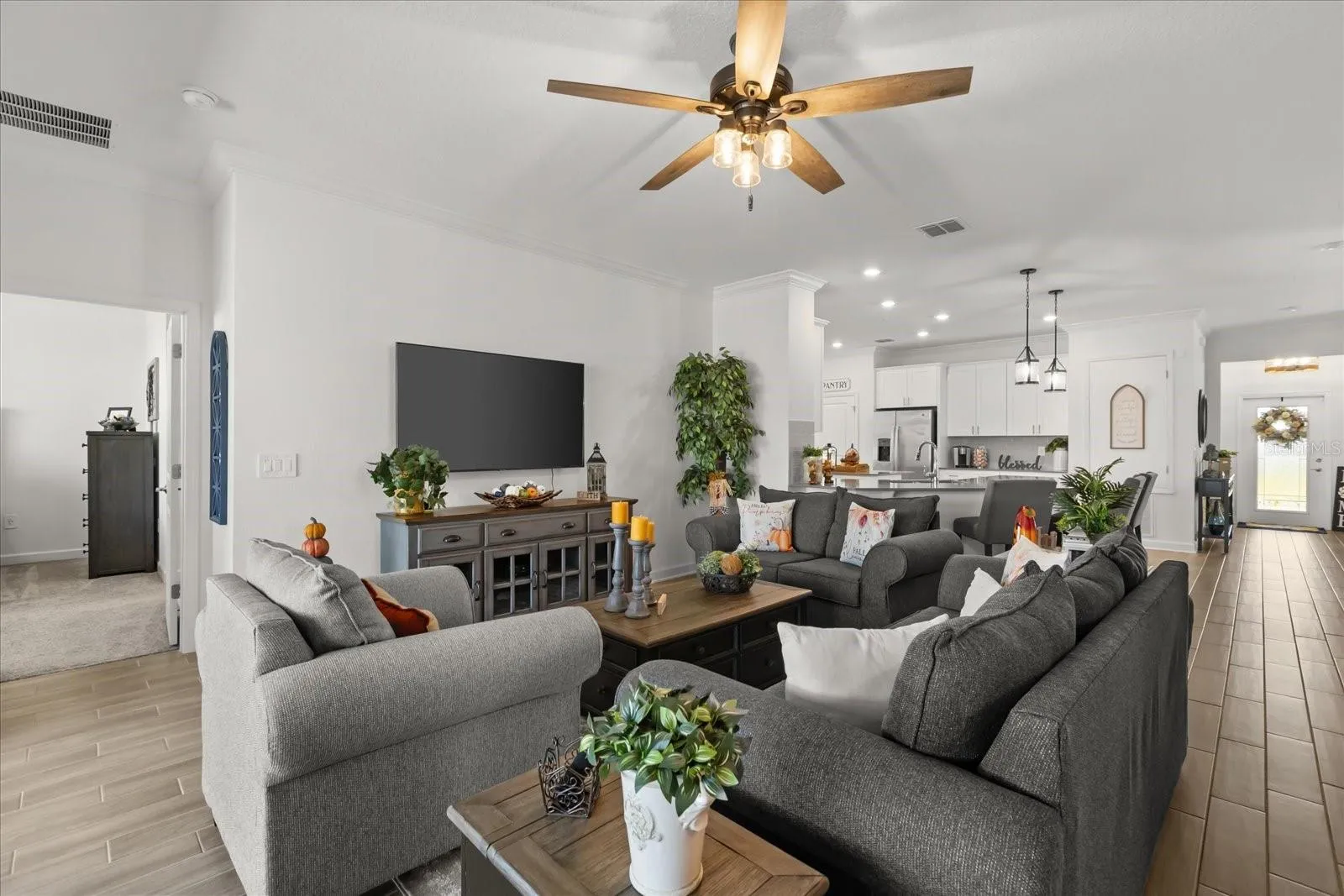 GREAT ROOM/FAMILY ROOM